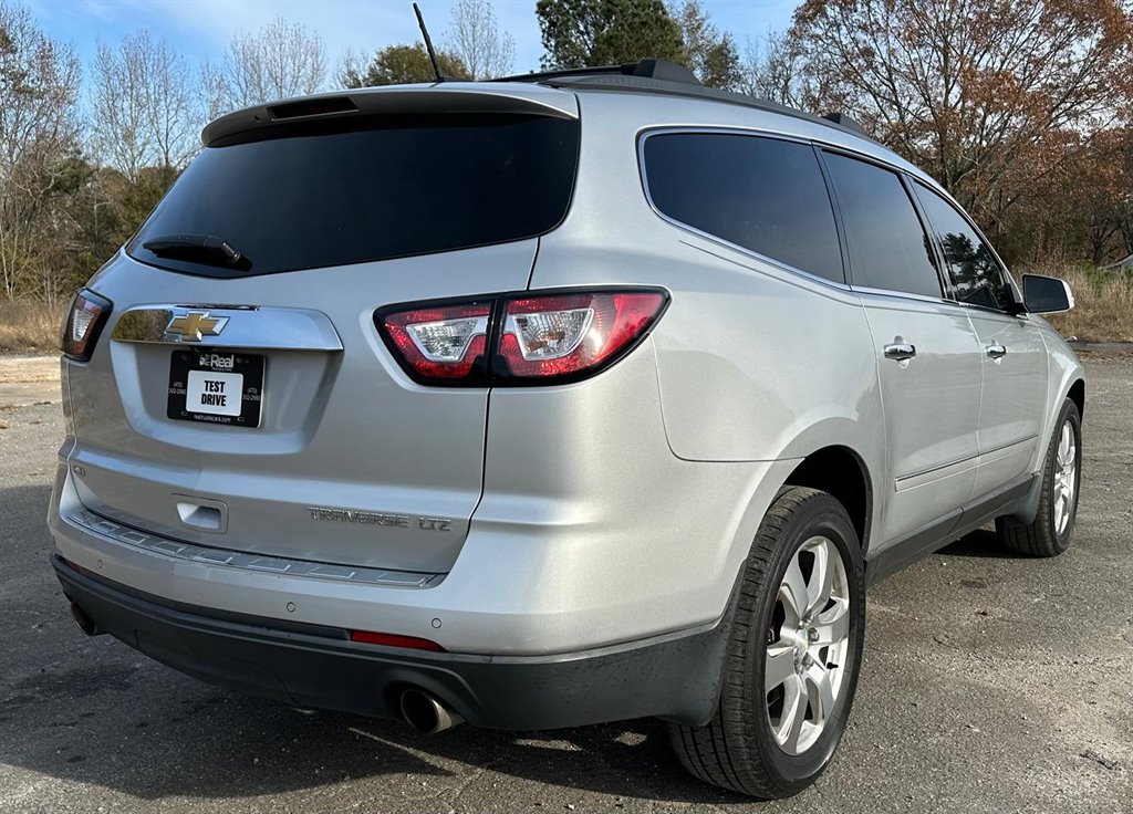 2016 Chevrolet Traverse LTZ photo 4