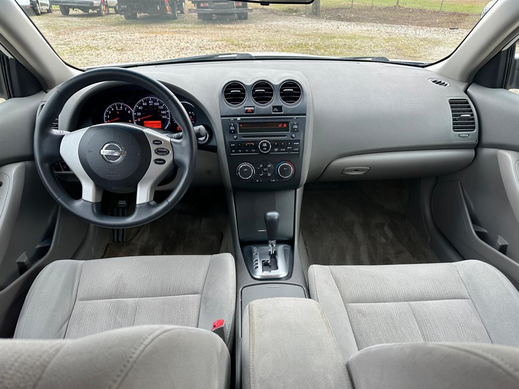 2010 Nissan Altima S photo 10