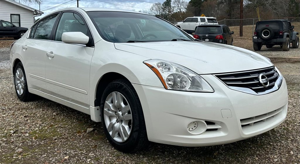 Nissan Altima's photo