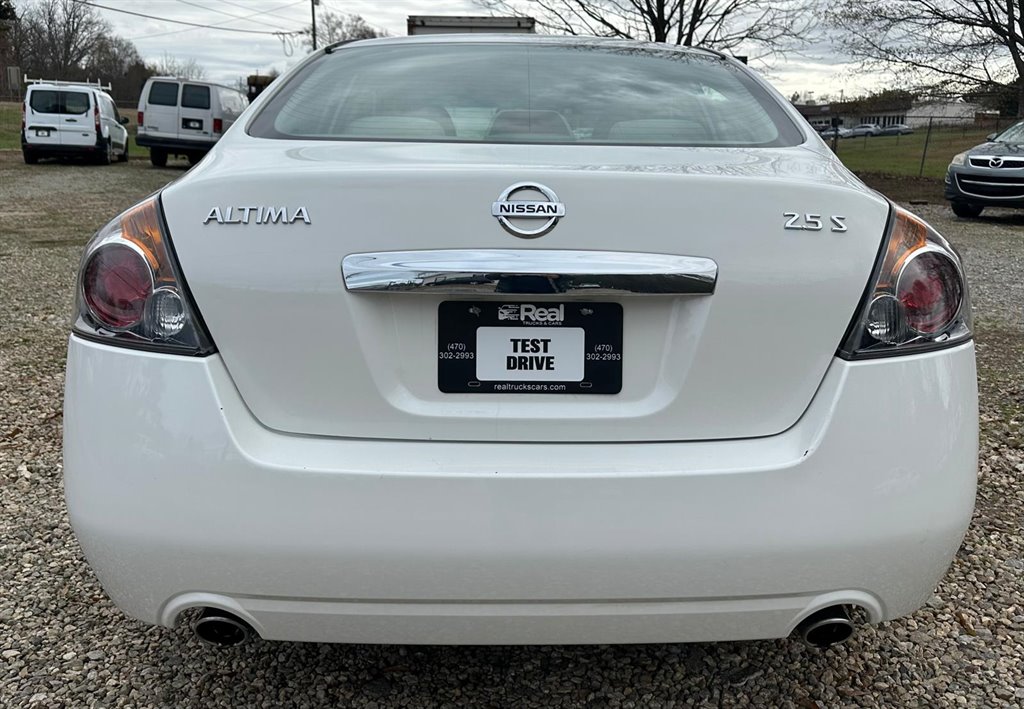 2010 Nissan Altima S photo 5