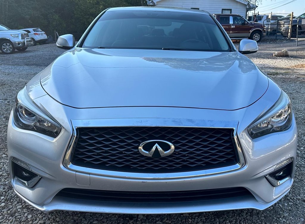 2018 INFINITI Q50 LUXE photo 2