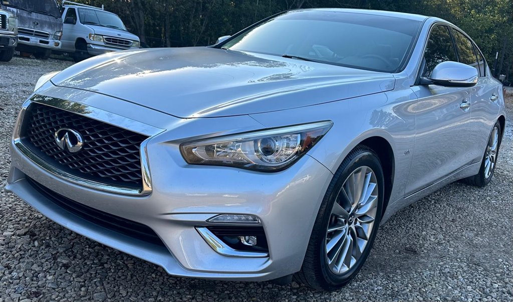 2018 INFINITI Q50 LUXE photo 3