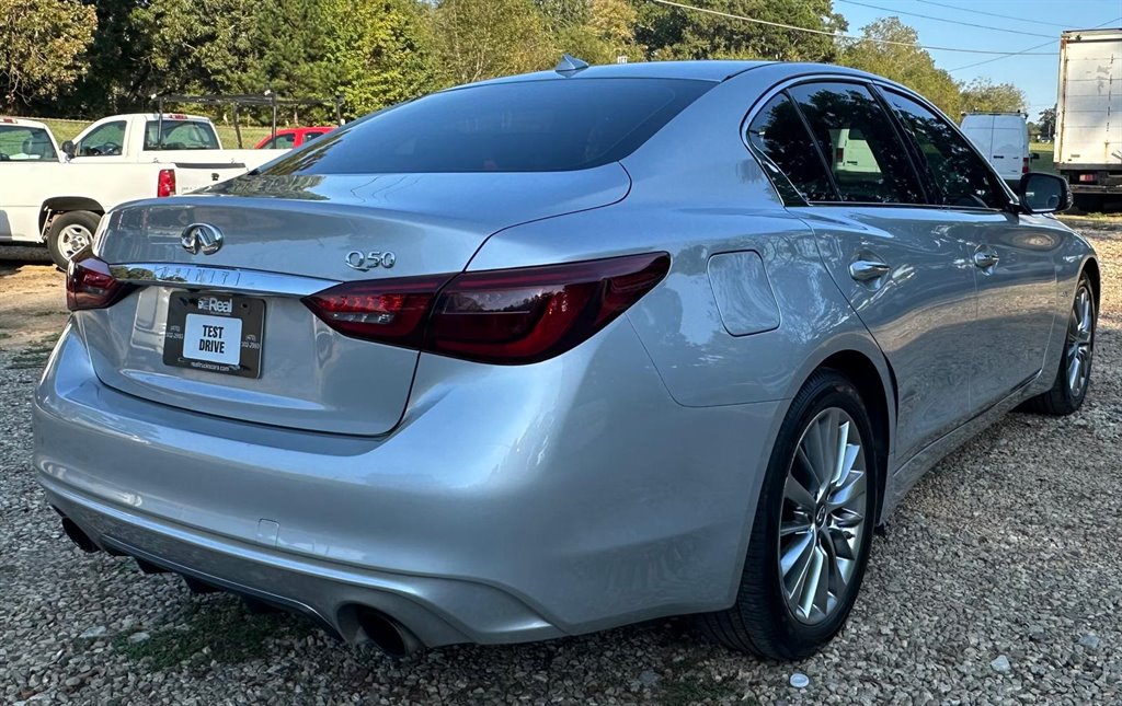 2018 INFINITI Q50 LUXE photo 4