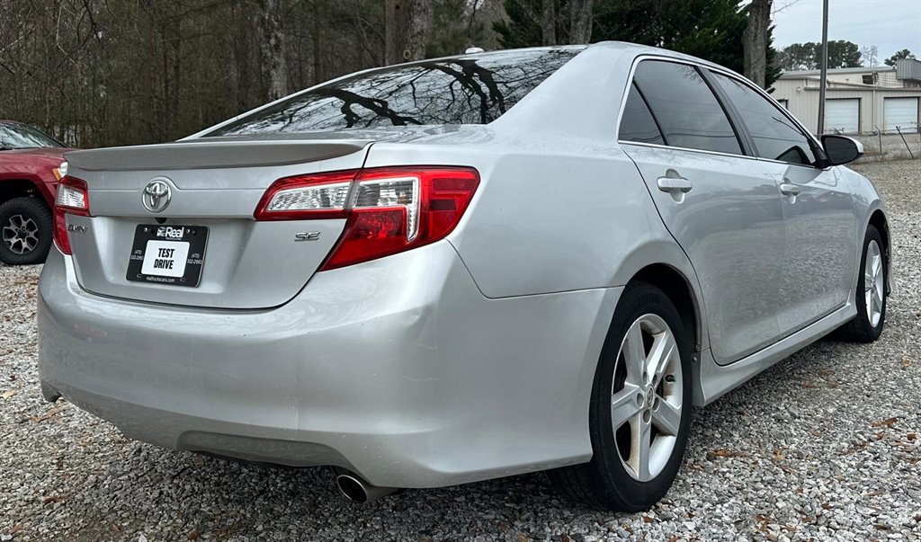 2012 Toyota Camry SE photo 4