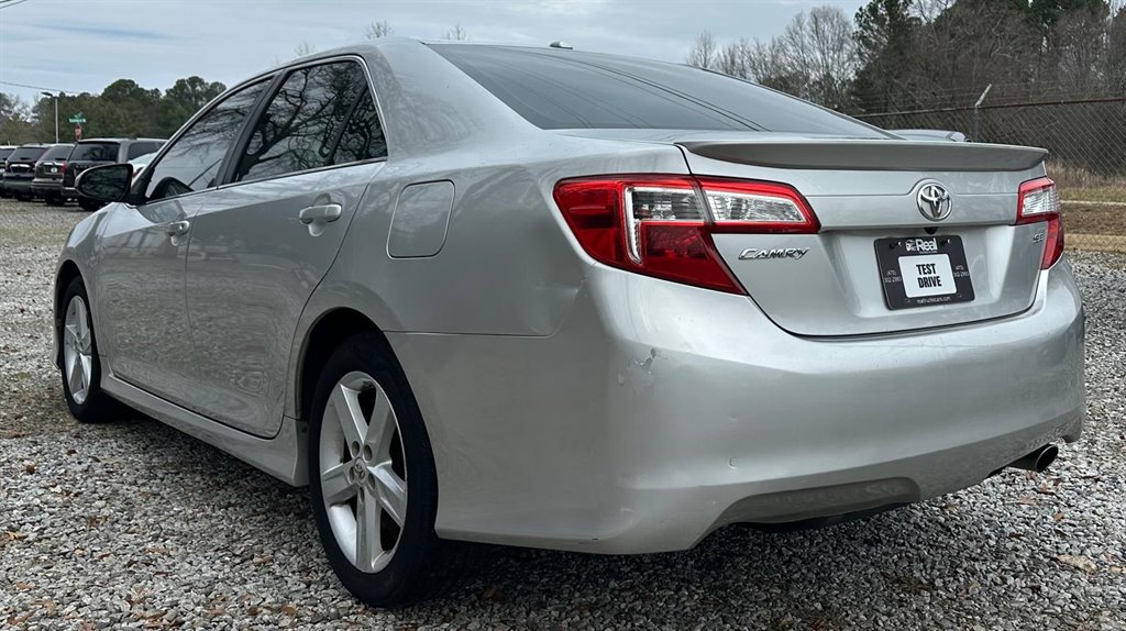 2012 Toyota Camry SE photo 6