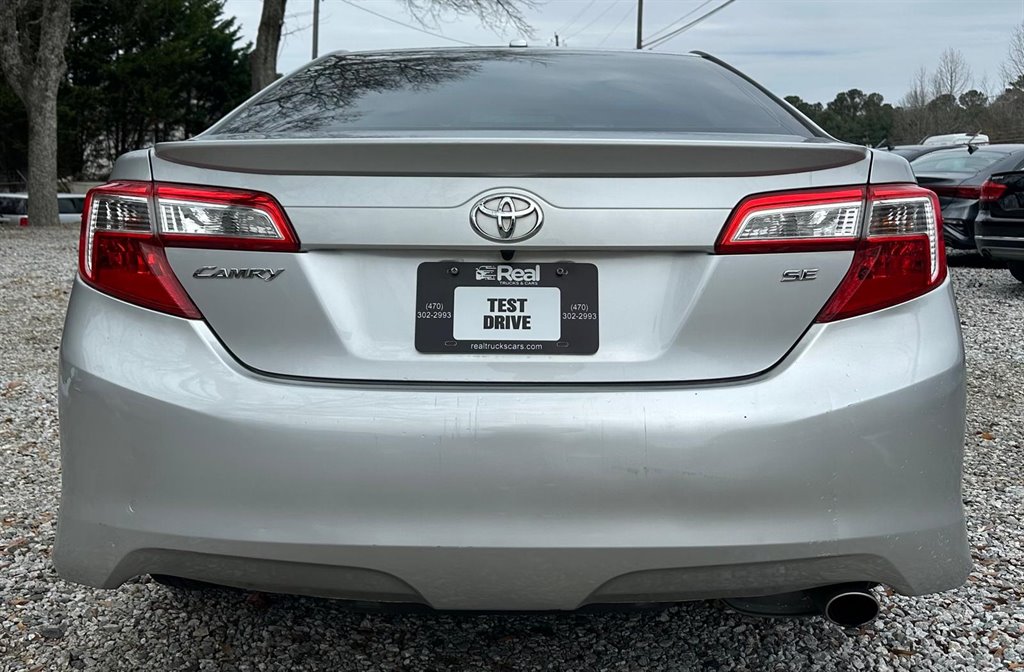 2012 Toyota Camry SE photo 5