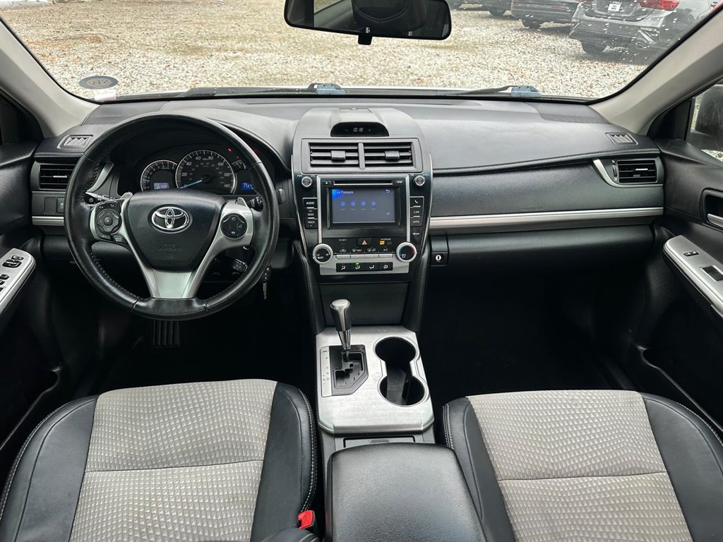 2012 Toyota Camry SE photo 10