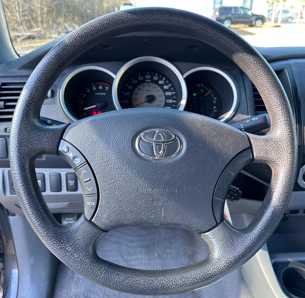 2010 Toyota Tacoma Base photo 17