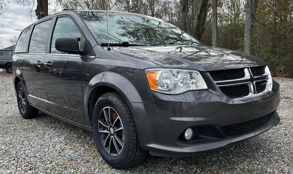 Dodge Grand Caravan's photo