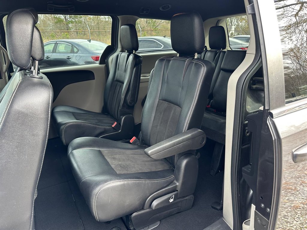 2019 Dodge Grand Caravan SXT photo 13