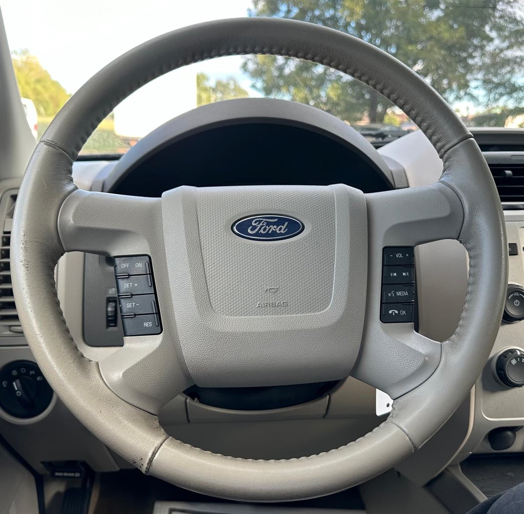 2009 Ford Escape XLT photo 15